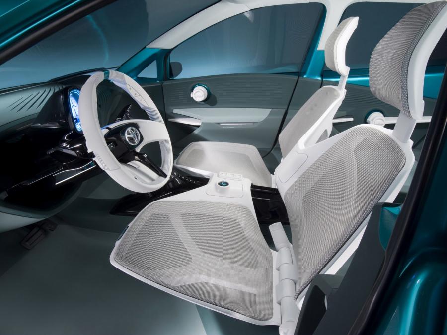  Toyota Prius C Concept 2011 года  (фото 5 из 37)
